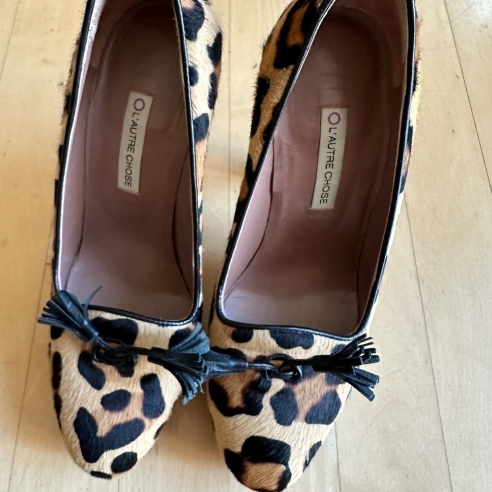Like NEW L'Autre Chose Leopard Print pony hair heels, 37/6.5. GD1021 - Picture 4 of 7